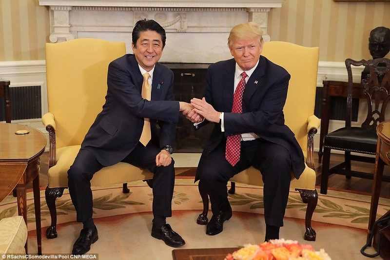 Anh: Tong thong Donald Trump tiep don Thu tuong Abe o My-Hinh-7
